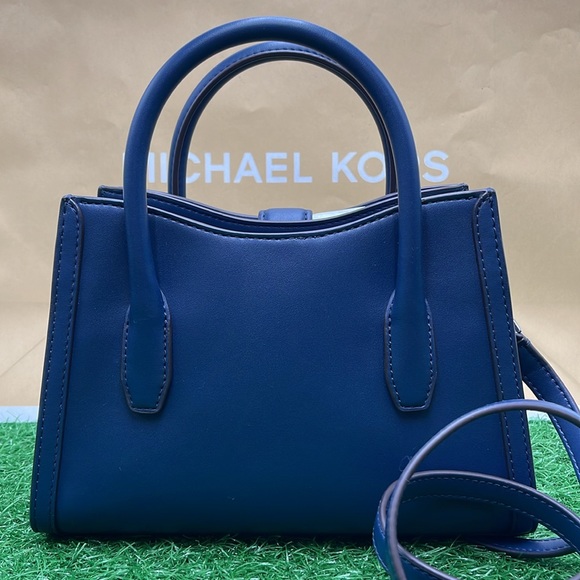 MICHAEL KORS
Gabby Small Faux Leather Satchel
COLOR NAVY
NWT - Picture 6 of 16